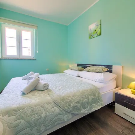 Vrh Villa